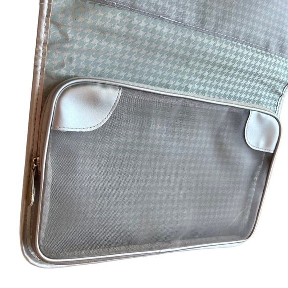 DIOR Beauty Fold-up Hanging Travel Bag Silver and Blue - Picture 5 of 7